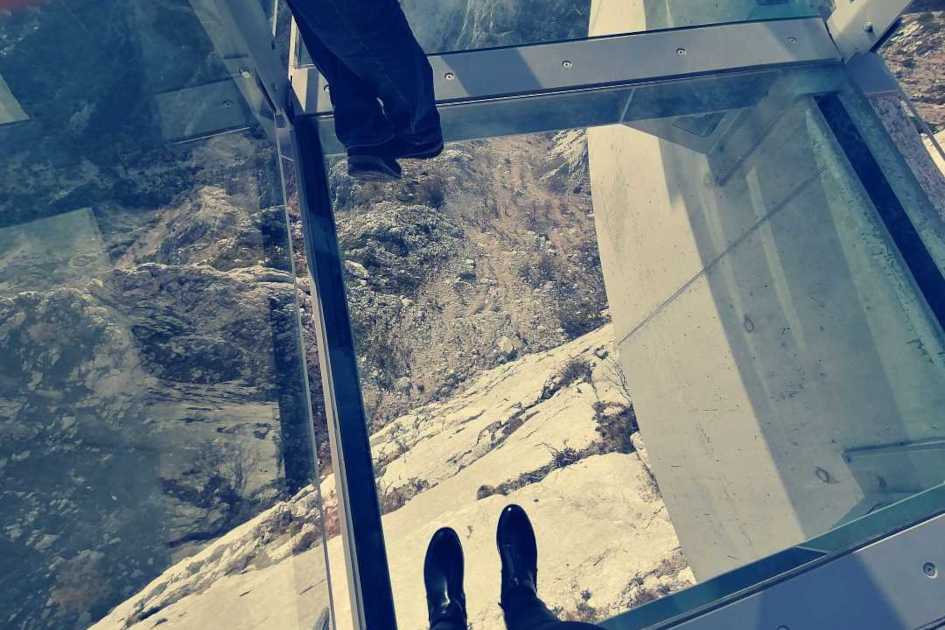 Biokovo-Skywalk-look-down.jpg