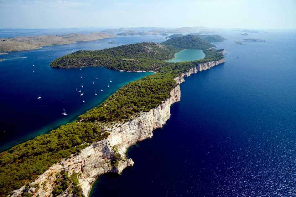 Dugi-otok-and-its-Nature-Park-Telašćica-with-lake-Mir.jpg