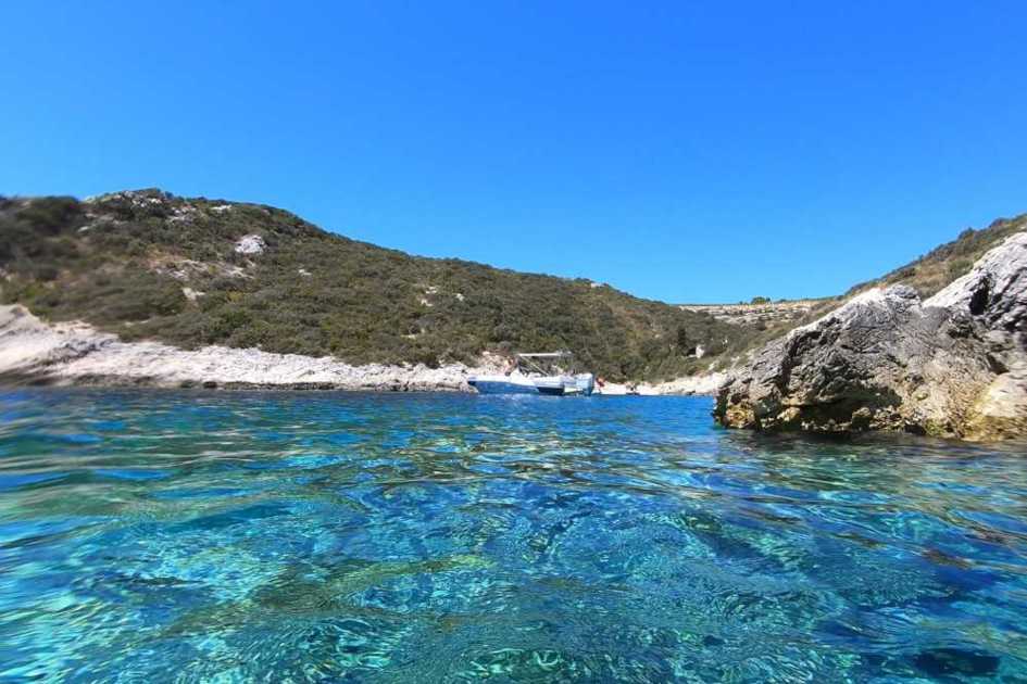 Private-boat-tour-to-Šolta.jpg