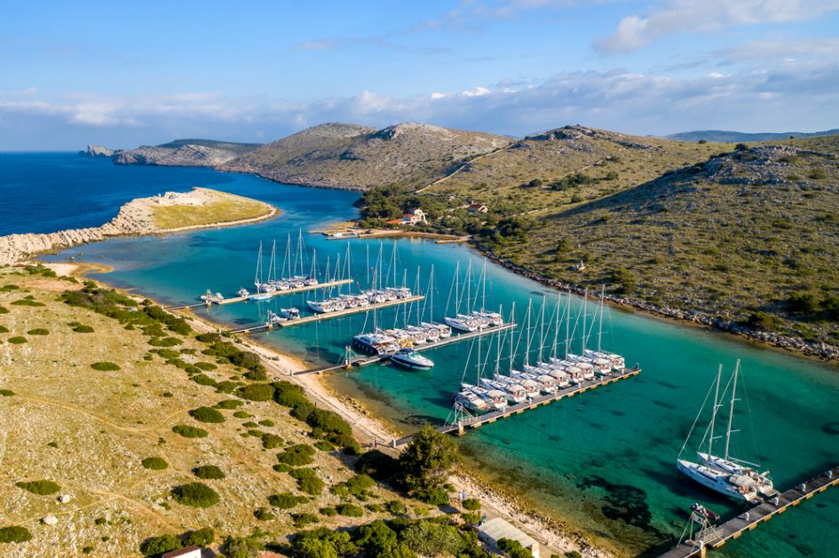 boats-mooring-stern-to-dock.jpg