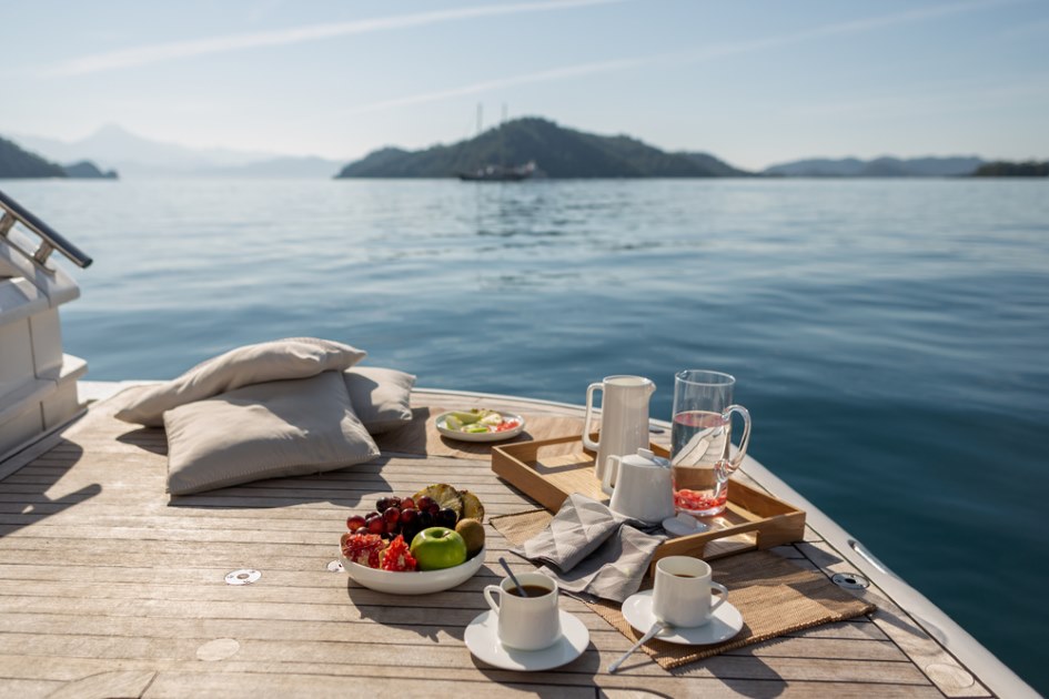 breakfast-on-a-motor-yacht.jpg
