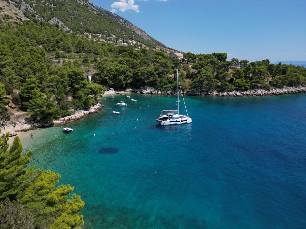 Central Dalmatia Sailing Guide: Ports, Anchorages, Restaurants