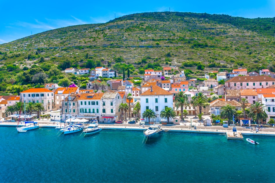 city-port-in-vis-croatia.jpg