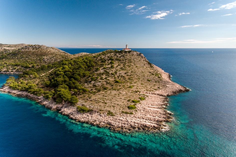 lighthouse-struga-lastovo-croatia.jpg