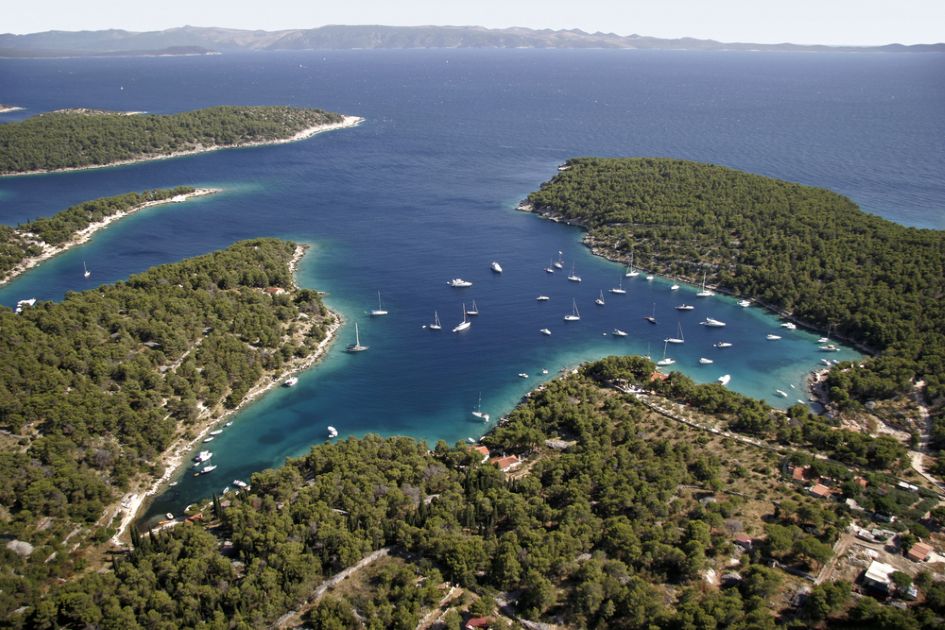 lucice-bay-brac-sailing-guide.jpg