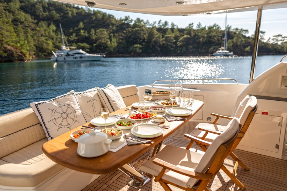 lunch-on-a-luxury-motor-yacht.jpg