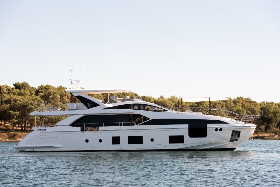 luxury-motor-yacht.jpg