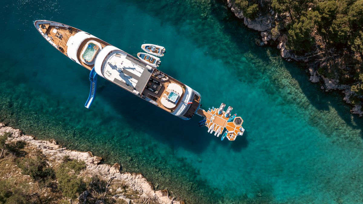 mini-cruiser-freedom-luxury-yacht-charter-croatia.jpg