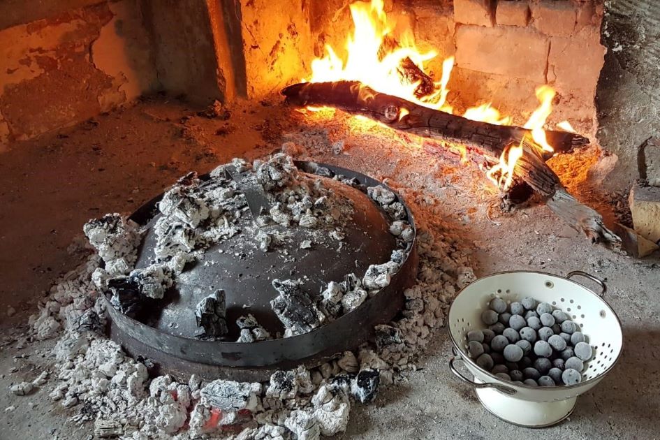 must-try-tradition-food-peka-while-sailing-croatia.jpeg