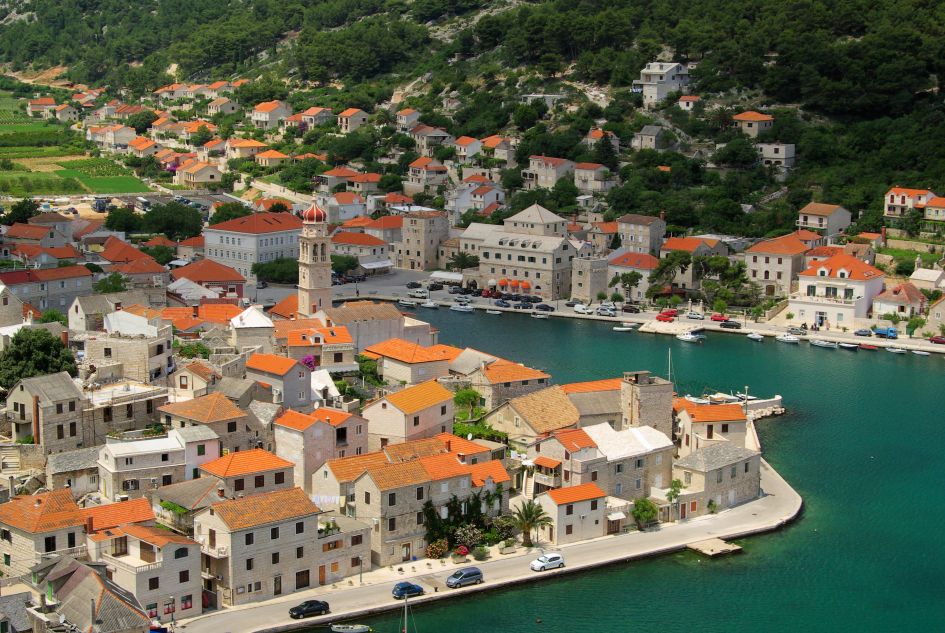 pucisca-brac-sailing-guide.jpg
