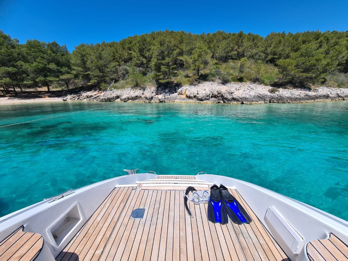 Šćedro Sailing Guide I Anchorages, Bays & Tips