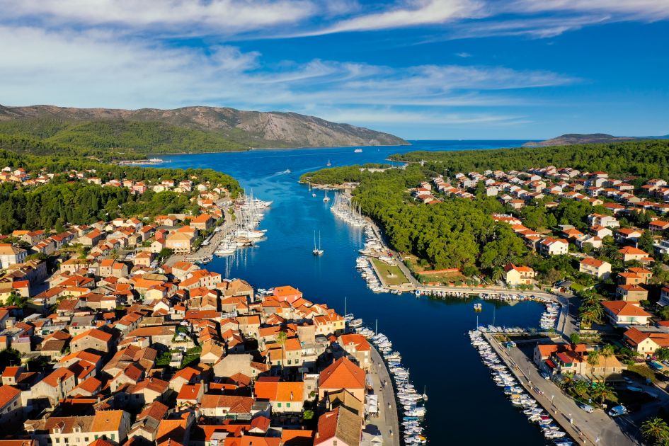 stari-grad-hvar-sailing-guide.jpg