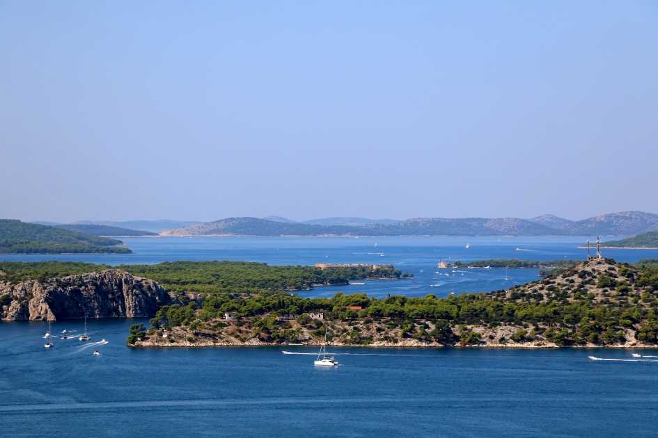sailing-yachts-heading-to-sibenik-bay-st-ante-channel-middle-adriatic.jpg
