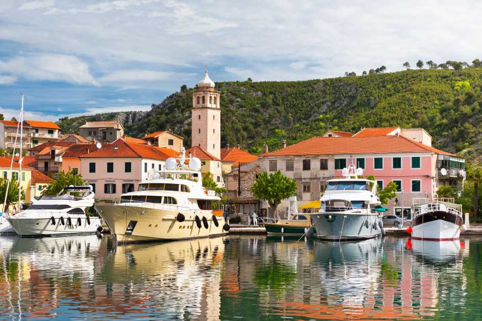 skradin-town-harbour-middle-adriatic-yachts.jpg