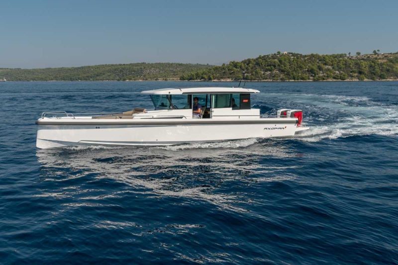 Axopar 37C Miss G motorboat trips, tranfers from Split