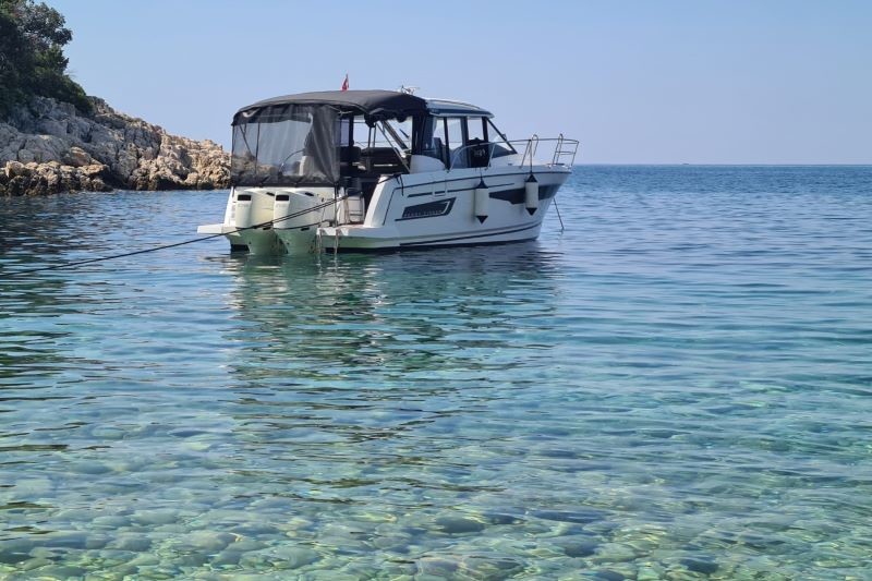 Jeanneau Merry Fisher 895 motorboat charter Trogir, Split, Croatia