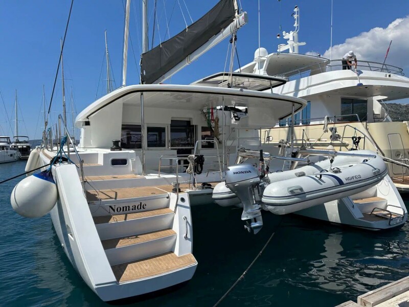 catamaran-for-days-and-multiday-trips-from-split