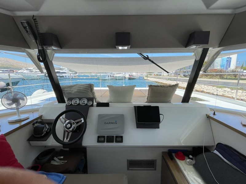 luxury-private-day-trip-with*power-catamaran-from-trogir-split