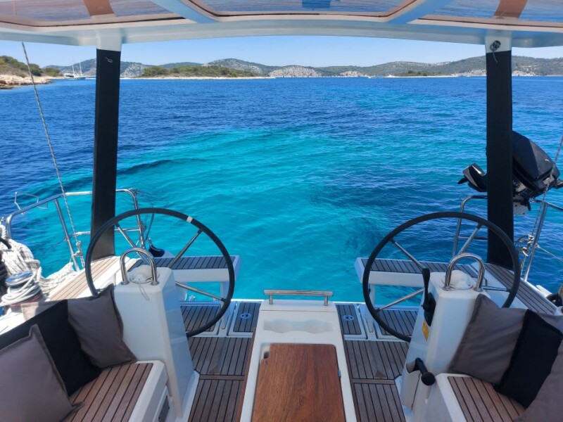 oceanis-35-lorenzo-all-inclusive-charter-from-split