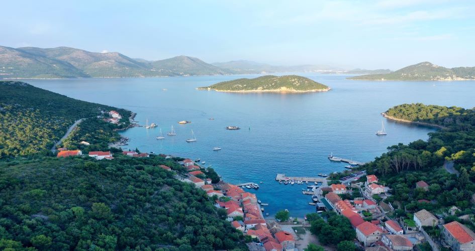 one-way-yacht-charter-split-dubrovnik-sipan-island-elaphiti-croatia.jpg