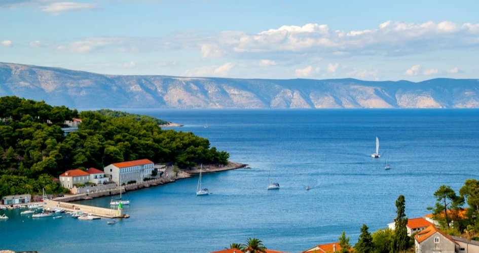 sailing-with-children-itinerary-recommended-routes-in-croatia-secret-adriatic-jelsa.jpg