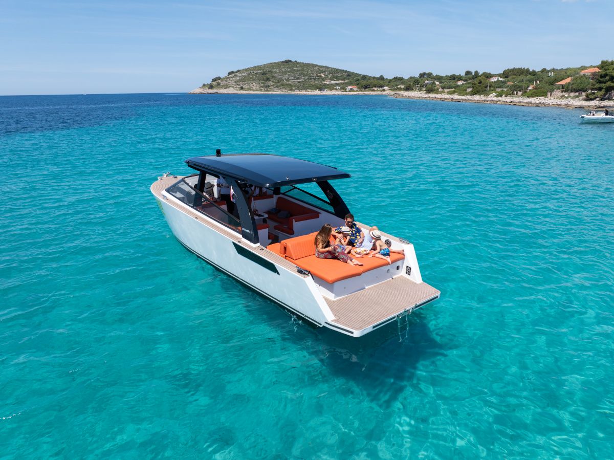 Private Tours & Daily Trips Private Tours & Daily Trips
