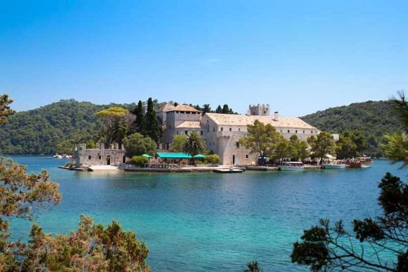 Day trip from Dubrovnik to Mljet with luxury yacht