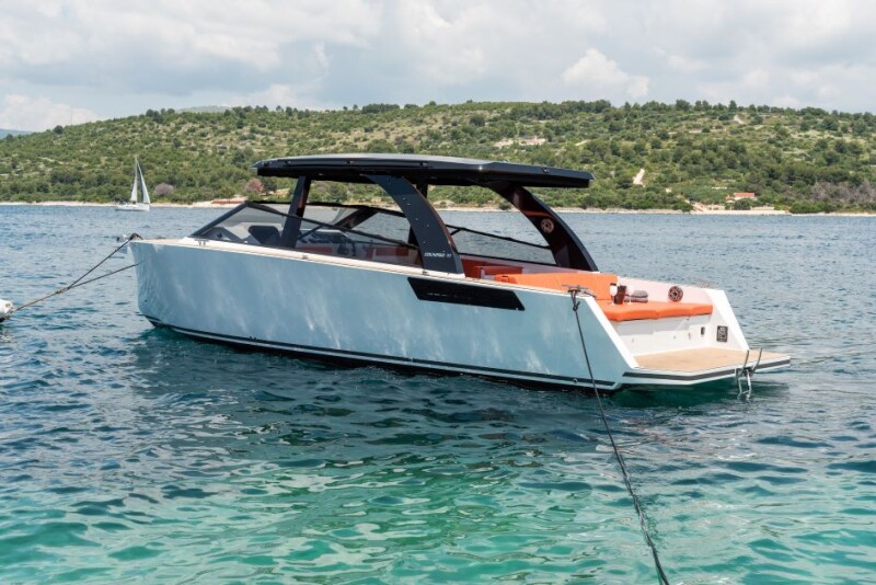 colnago-33-luxury-boat-trip-from-split-to-hvar