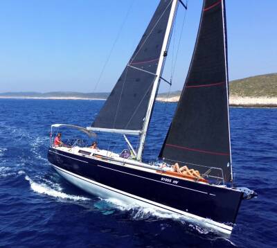 Experience unforgettable private day trips and multi-day sailing adventures aboard the elegant Grand Soleil 43, departing from Hvar.
✨ Available Daily Tours:
• Hvar – Pakleni Islands
• Hvar – Vis
• Sunset Sailing Experience
(Max 4 guests for comfort and privacy)