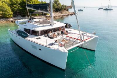 Crewed Catamaran
Lagoon 450F Falco ⛵
If you're in search of the perfect getaway, stop scrolling!
The crewed catamaran Lagoon 450 Falco, offers exclusive private charters departing from Sumpetar near the vibrant city of Split, where you'll start a journey filled with sun, sea, and boundless exploration. 🌞🌅😎
Falco is in pristine condition and would make a fantastic choice for a crewed yacht charter in Croatia. 🇭🇷
Falco comfortably accommodates up to 6 guests in 3 double, en-suite, air-conditioned cabins. In addition to spacious accommodations, Falco offers a wide array of water toys 🏄 and onboard amenities for a relaxed, feel-at-home stay.
Experience Croatia's stunning islands with your guide and Captain, Dare. Dare is experienced, welcoming, and genuine and will ensure that all guests have a lifetime charter.
Be ready to spoil yourself with delicious specialties prepared from local and fresh ingredients by self-taught chef Marin, skilled in the art of local, Mediterranean, and French cuisines. 🍲🍷