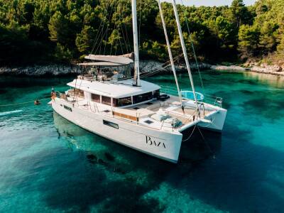Lagoon 560 – Catamaran BAZA
Experience the perfect blend of comfort and performance aboard Catamaran BAZA, a stunning Lagoon 560 crafted for unforgettable sailing adventures across the Adriatic Sea.
Owned and operated by the dedicated crew, Zoki and Sanja, BAZA offers a warm, welcoming, home-like atmosphere with meticulous attention to detail. With years of sailing experience and passion, they’ve designed every corner of BAZA to provide guests with the ultimate comfort.
Accommodations:
1 Master Cabin + 2 Double Cabins (all with queen-size beds 200 x 160 cm)
En-suite bathrooms in every cabin
Master Cabin includes TV & safe.
All cabins are equipped with hairdryers
Outdoor Living Spaces:
Day beds on the bow for sun-soaked relaxation
Cushioned lounge seating & soft day beds on the flybridge
Spacious outdoor dining area for al fresco meals with breathtaking sea views
Replacing the renowned catamaran MALA, BAZA is the culmination of Zoki and Sanja’s love and passion for sailing. This Lagoon 560 is not just a yacht, it’s a floating sanctuary, perfect for exploring the beauty of the Adriatic.