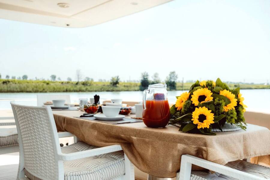 Astondoa 82 GLX Magic Six