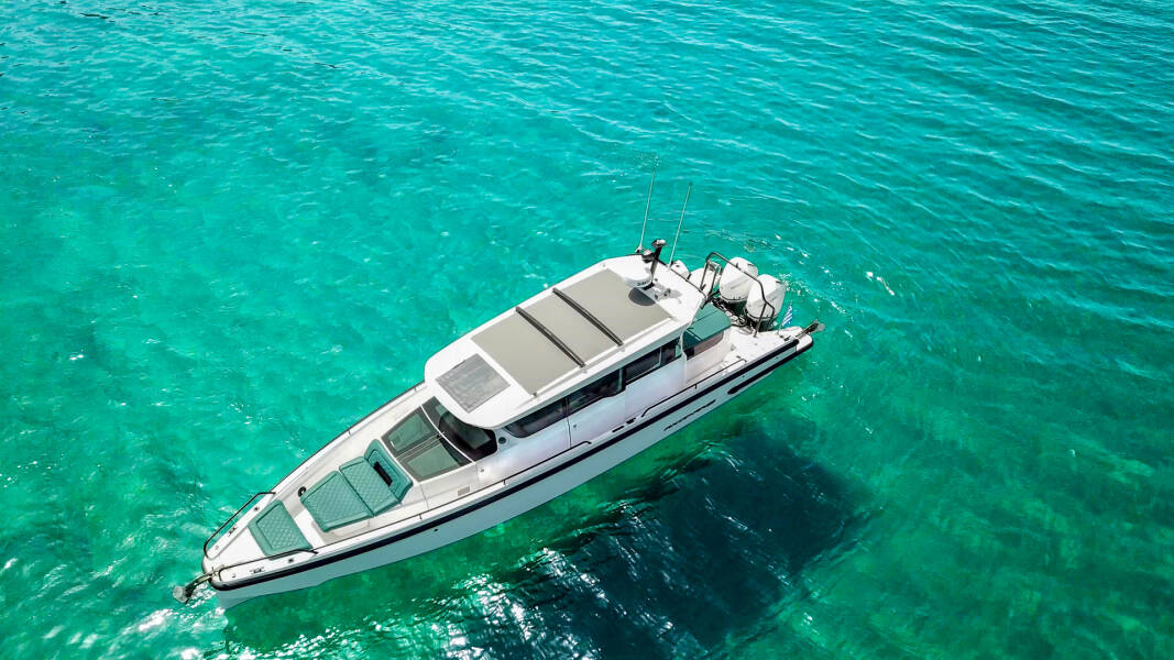 Axopar 37 XC Cross Cabin Dionne