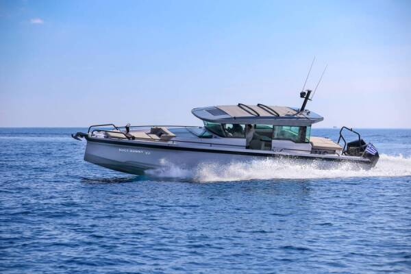 Axopar 37 XC Cross Cabin Bugs Bunny