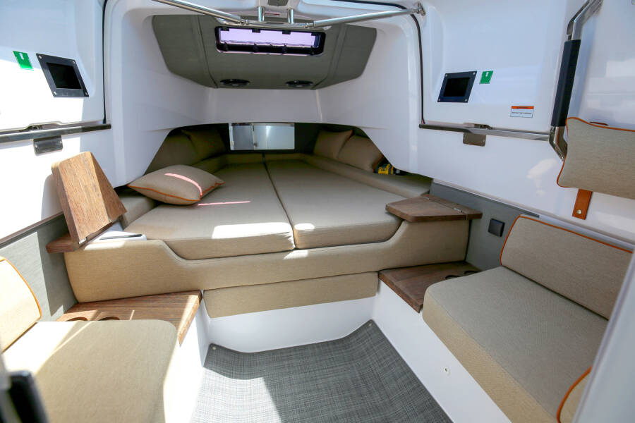 Axopar 37 XC Cross Cabin Vida