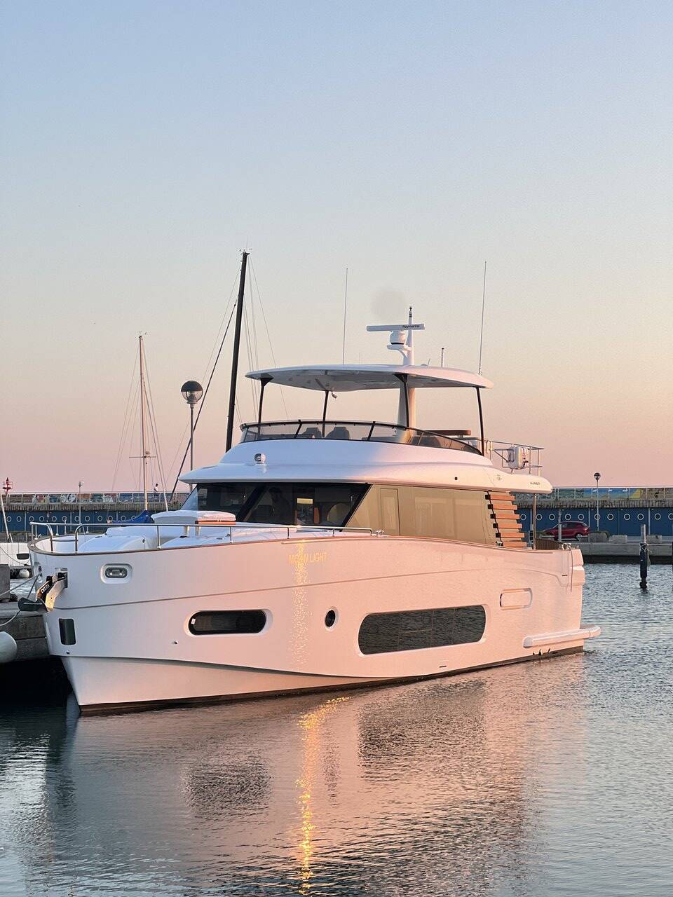 Azimut Magellano 66 Moon light