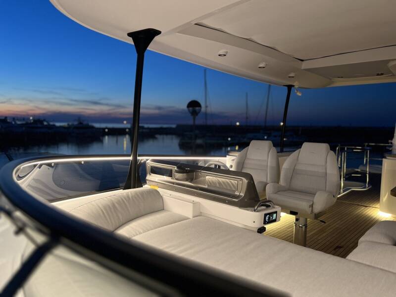 Azimut Magellano 66 Moon light