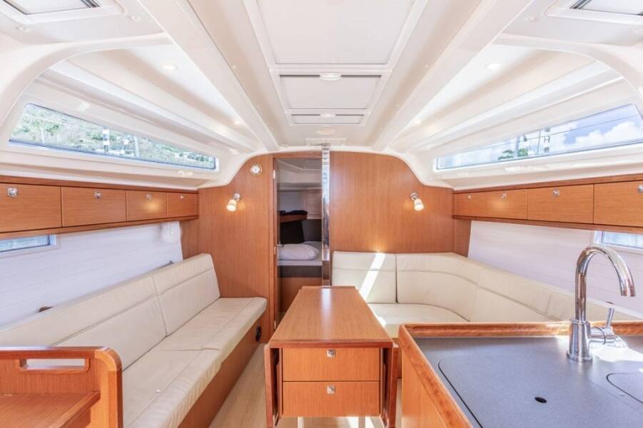 Bavaria 37 