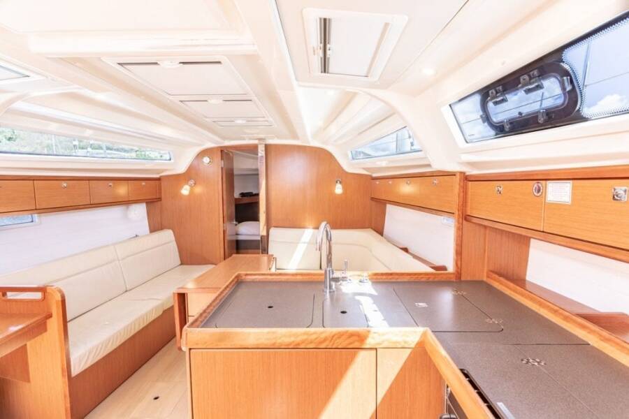 Bavaria 37 
