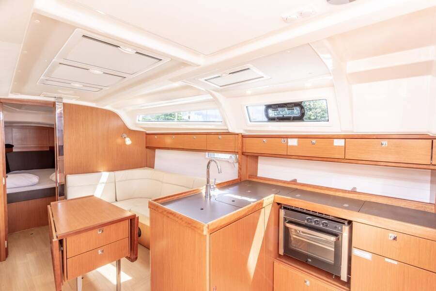 Bavaria 37 