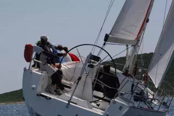 Bavaria 42 Match Fastnet