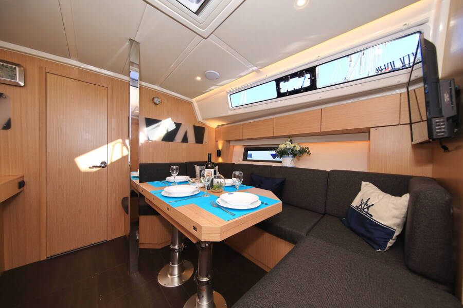 Bavaria C42 Style Lizzy