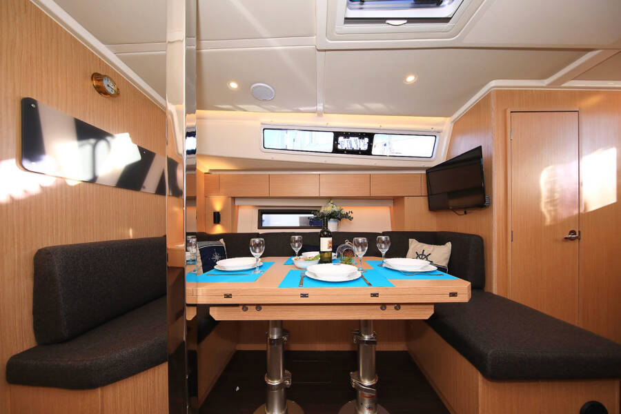 Bavaria C42 Style Lizzy