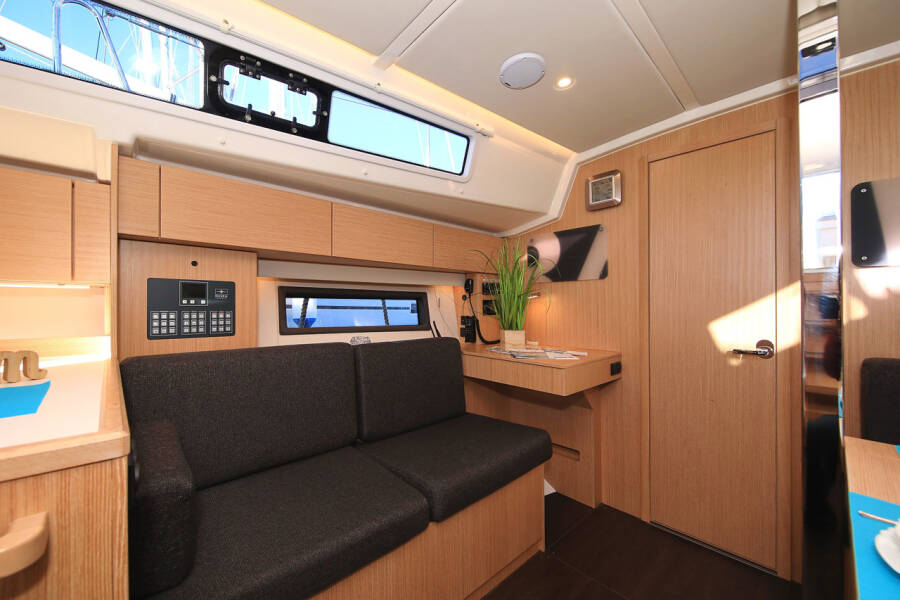 Bavaria C42 Style Lizzy