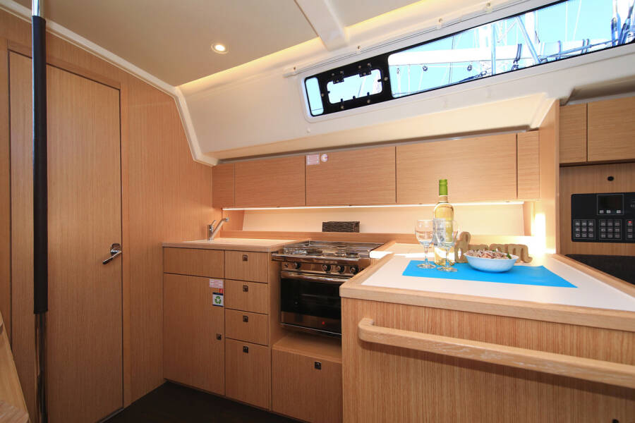 Bavaria C42 Style Lizzy