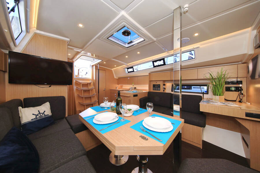 Bavaria C42 Style Lizzy