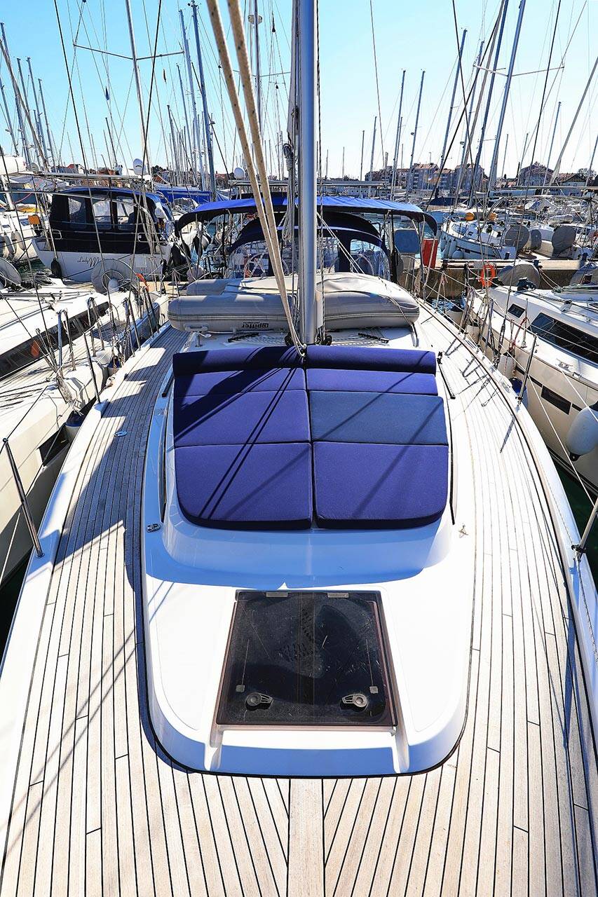 Bavaria C42 First Light