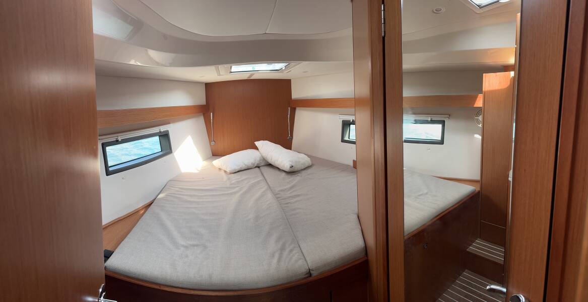Bavaria C42 Silver VII