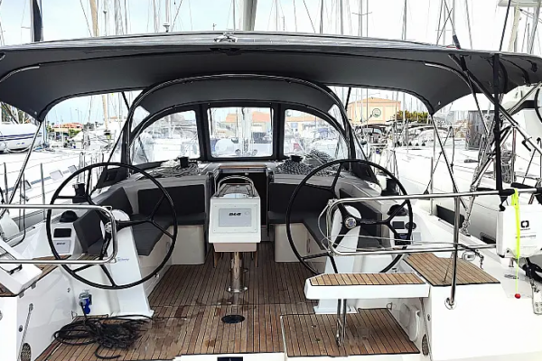 Bavaria C42 Aqua