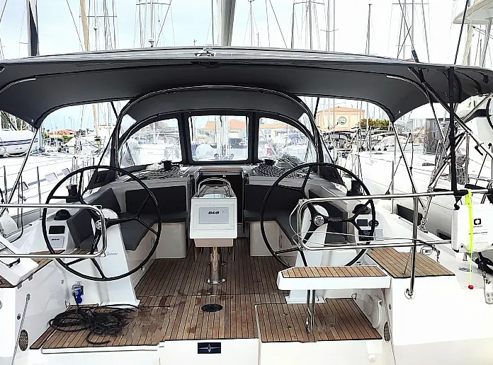 Bavaria C42 Aqua